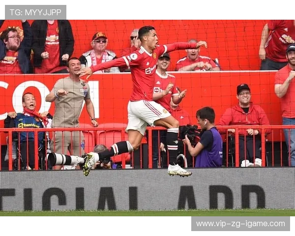 C罗梅开二度,曼联4-1大胜热刺,豪取英超三连胜